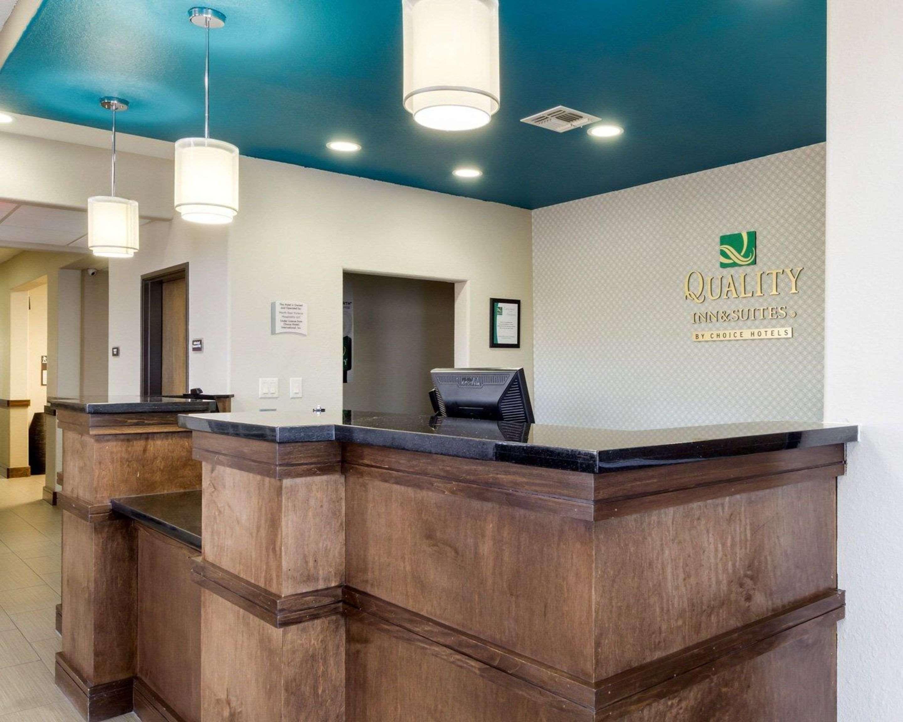 Quality Inn & Suites Victoria East Exterior foto